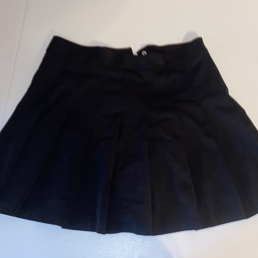 Black pleated skirt